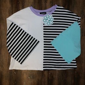 Hope’s multicolor tee shirt! 💕 90’s style